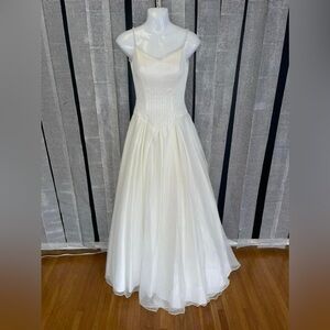 Size 2 white bridal wedding gown long train brand new never left the shop